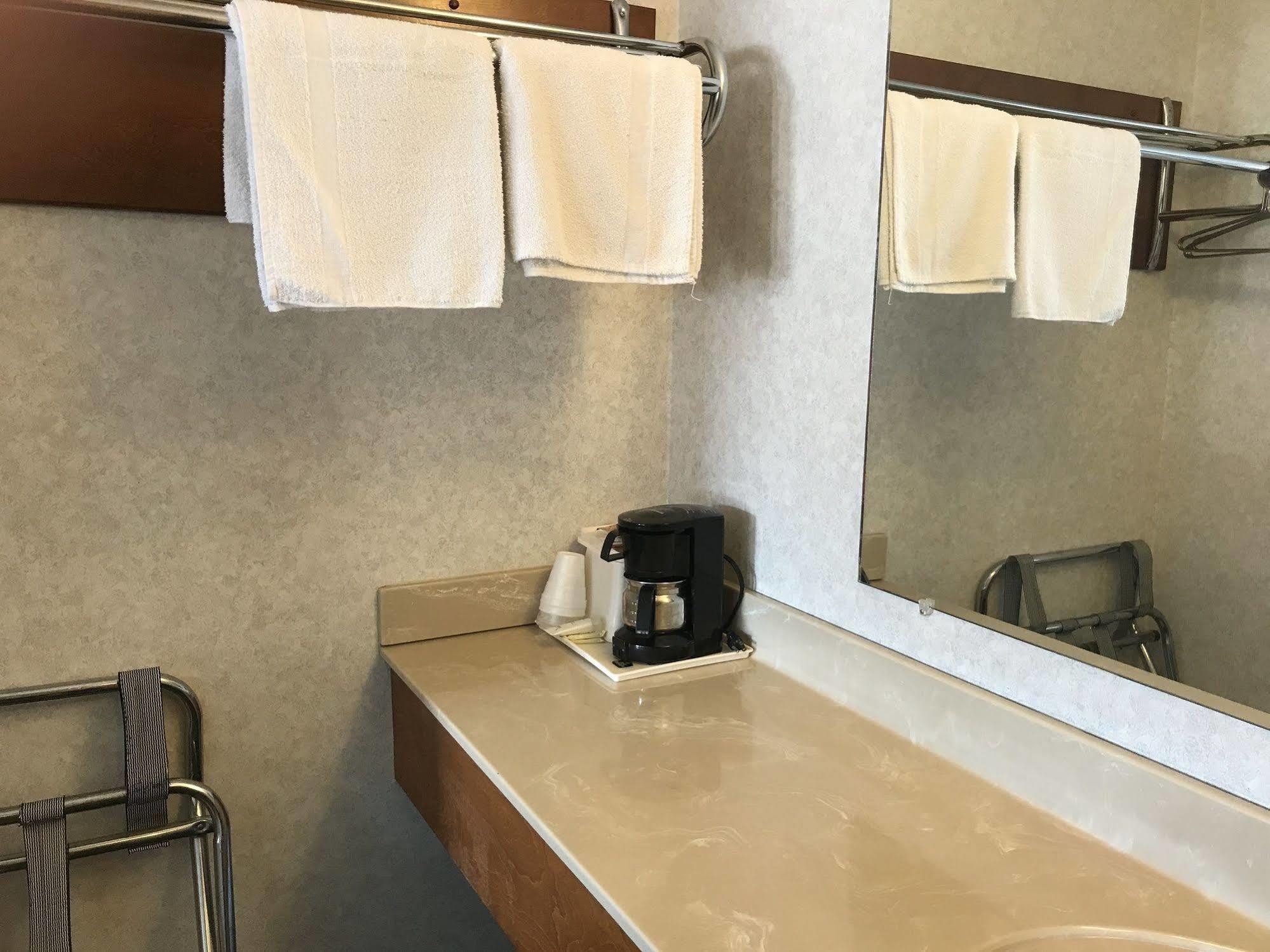 Americas Inn 巴兹敦 外观 照片